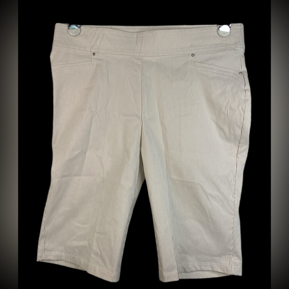 89th + Madison Cream Striped Pull On Shorts Women’s Medium - Picture 2 of 3